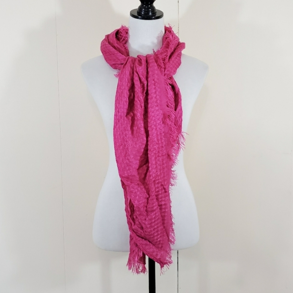 Candies women's fuschia pink triangle scarf / wrap / shawl with fringe NWOT